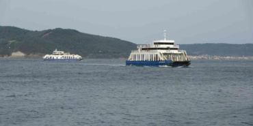 Bozcaada ve Gökçeada’ya feribot seferlerine fırtına engeli