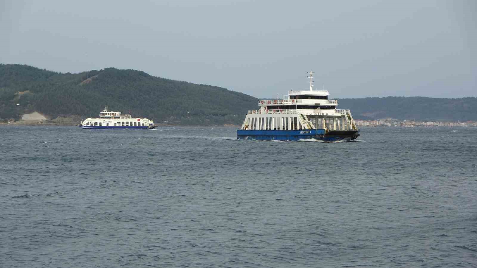 Bozcaada ve Gökçeada’ya feribot seferlerine fırtına engeli
