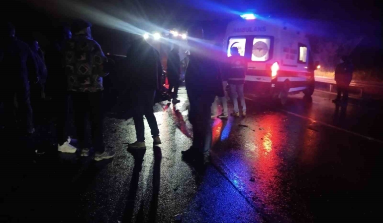 Beykoz’da iki araç kafa kafaya çarpıştı: 1 ölü, 5 yaralı