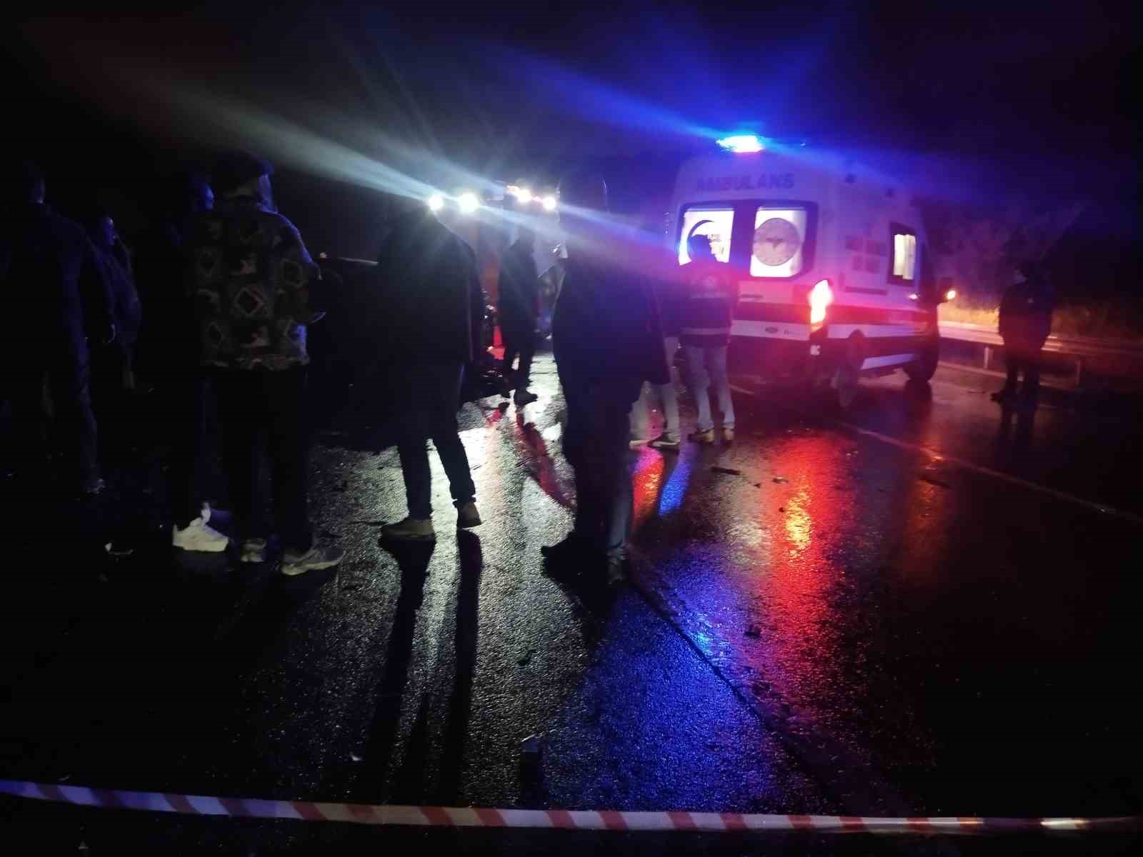 Beykoz’da iki araç kafa kafaya çarpıştı: 1 ölü, 5 yaralı