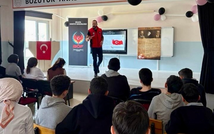 Bilecik’te öğrencilere terör ve güvenli internet eğitimi