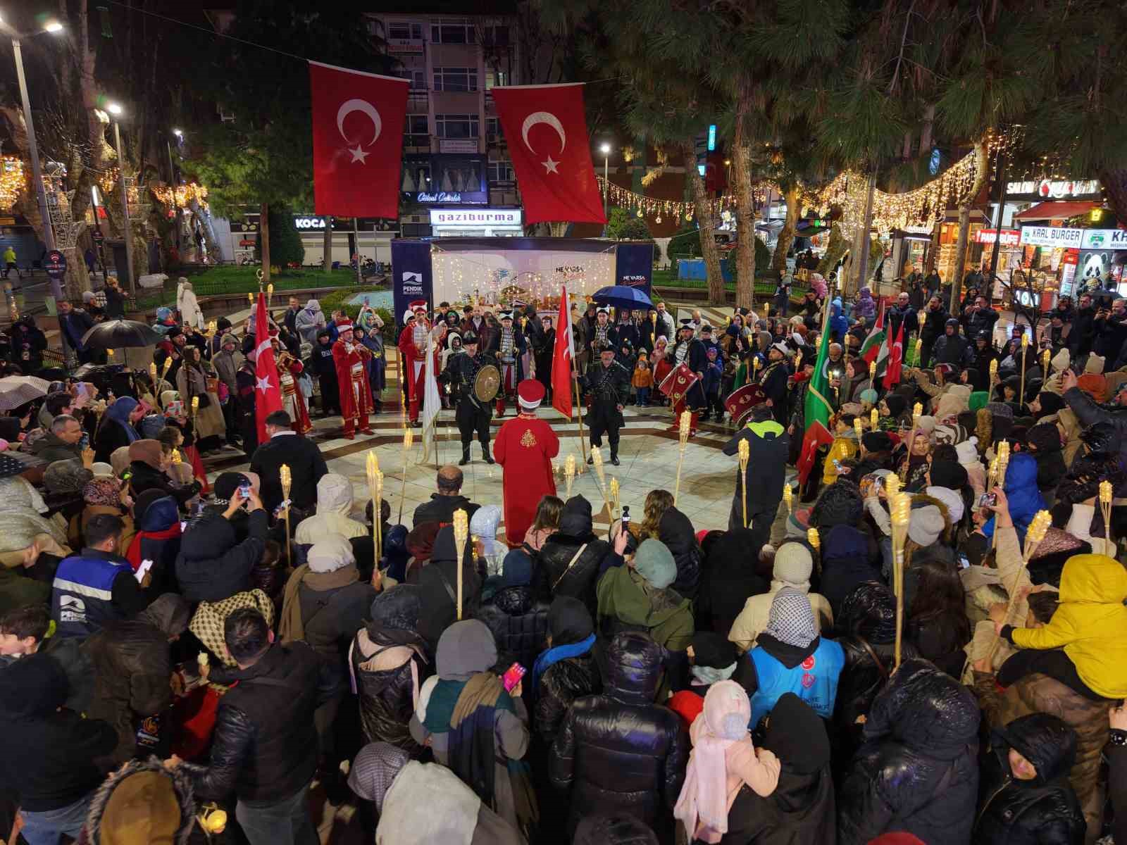 Pendik’te mehter marşlarıyla ramazan coşkusu yoğun ilgi gördü