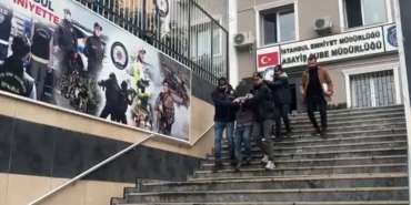 Büyükçekmece’de iş yerine molotoflu saldırı kamerada