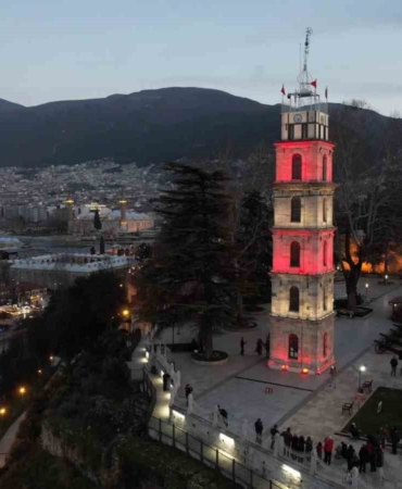 Bursalılara iftar ve sahuru ses bombası ile haber veriyorlar
