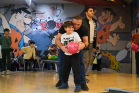 Baba oğul bowling turnuvası renkli anlara sahne oldu