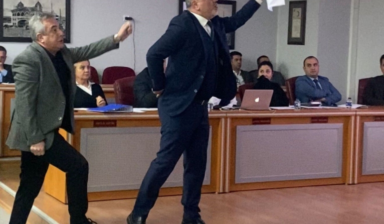 Anma töreni krize dönüştü: Mecliste gergin dakikalar