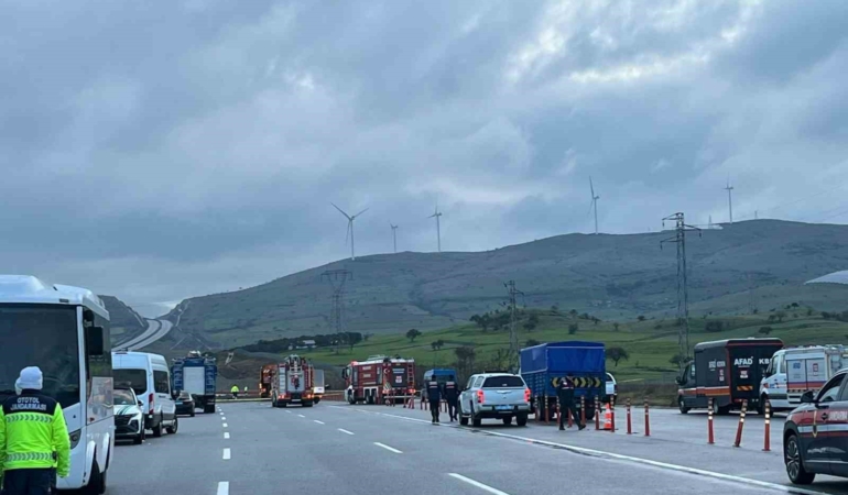 Balıkesir’de F-16 uçağının düştüğü bölgede çalışmalar sabahın ilk ışıklarıyla devam ediyor