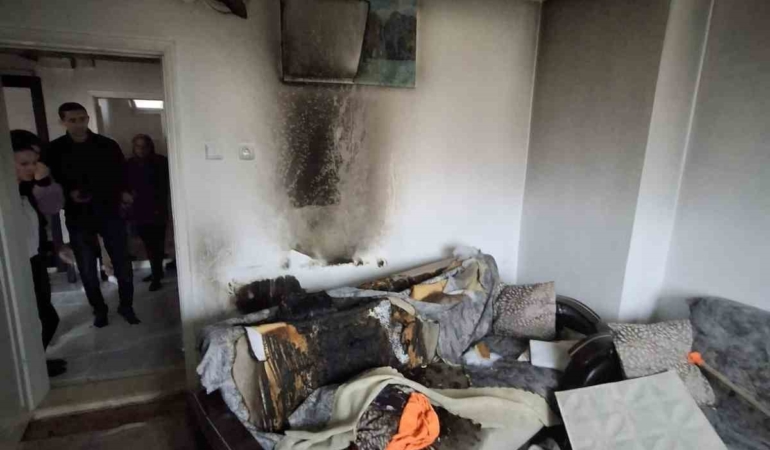 Elektrik kaynaklı küçük çaplı yangın anında söndürüldü