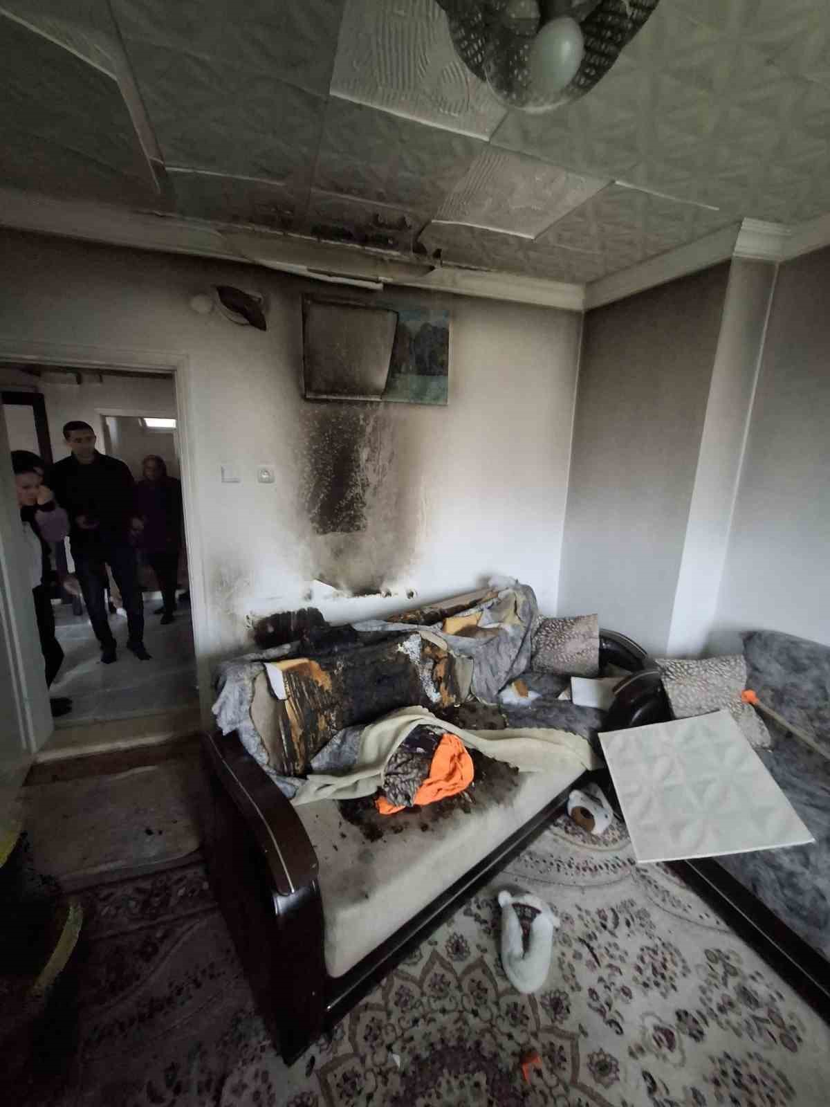 Elektrik kaynaklı küçük çaplı yangın anında söndürüldü