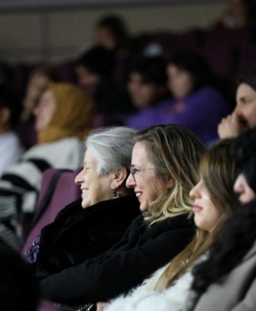 "Git Başımdan" oyunu sanatseverlerle buluştu