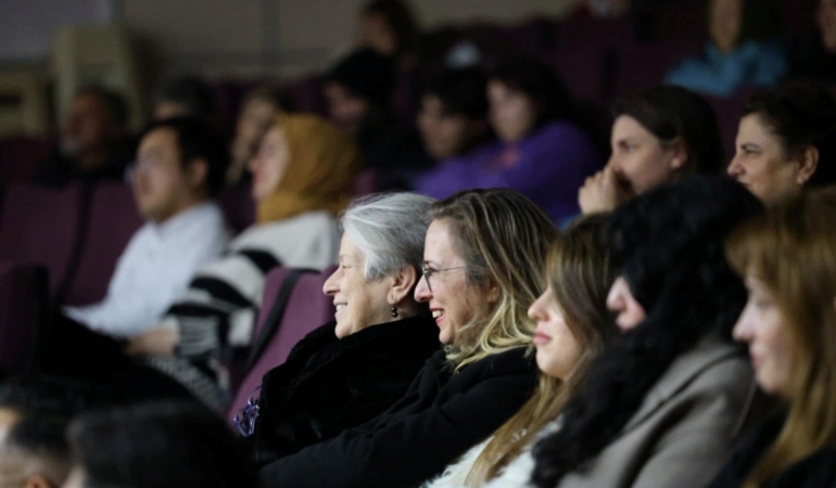 "Git Başımdan" oyunu sanatseverlerle buluştu