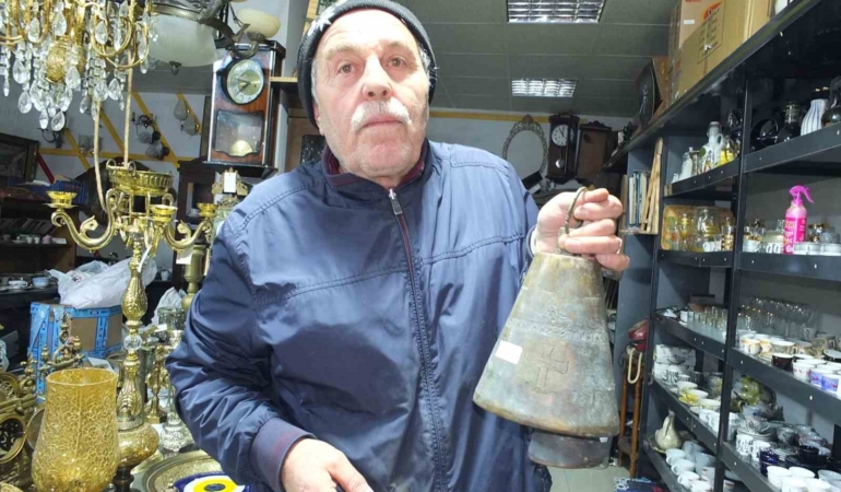 Burhaniye’de 209 yıllık deve çanı görücüye çıktı