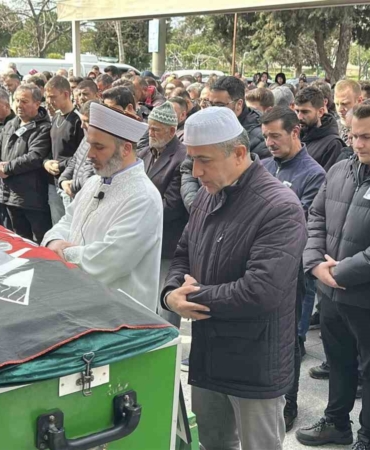 Bulgaristan’da trafik kazasında hayatını kaybeden Çanakkaleli genç son yolculuğuna uğurlandı