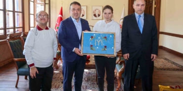 Bilecik’te özel ihtiyaçlı bireyler Vali Sözer’le bir araya geldi