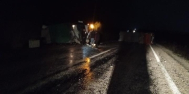 Çanakkale’de itfaiye aracı, yardım için gittiği tıra çarptı: 1’i ağır 2 yaralı