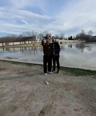 Edirneliler taşkın riski bulunan nehir kenarına akın etti