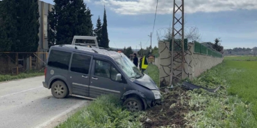 Çorlu’da aracın elektrik direğine çarptığı kaza kamerada