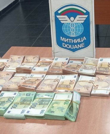 Sınır kapısında beyan edilmemiş 86 bin 260 euro ele geçirildi
