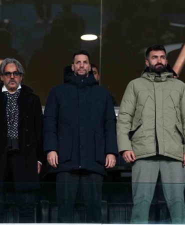 Hakan Balta, Başakşehir - Konyaspor maçını tribünden takip etti