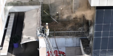 Bağcılar’da alışveriş merkezinin içindeki gece kulübünden alevler yükseldi