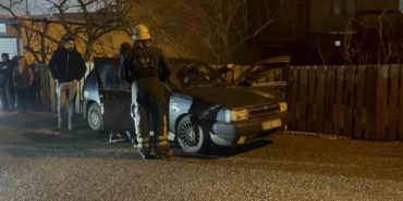 Tekirdağ’da otomobil bahçe duvarına çarptı
