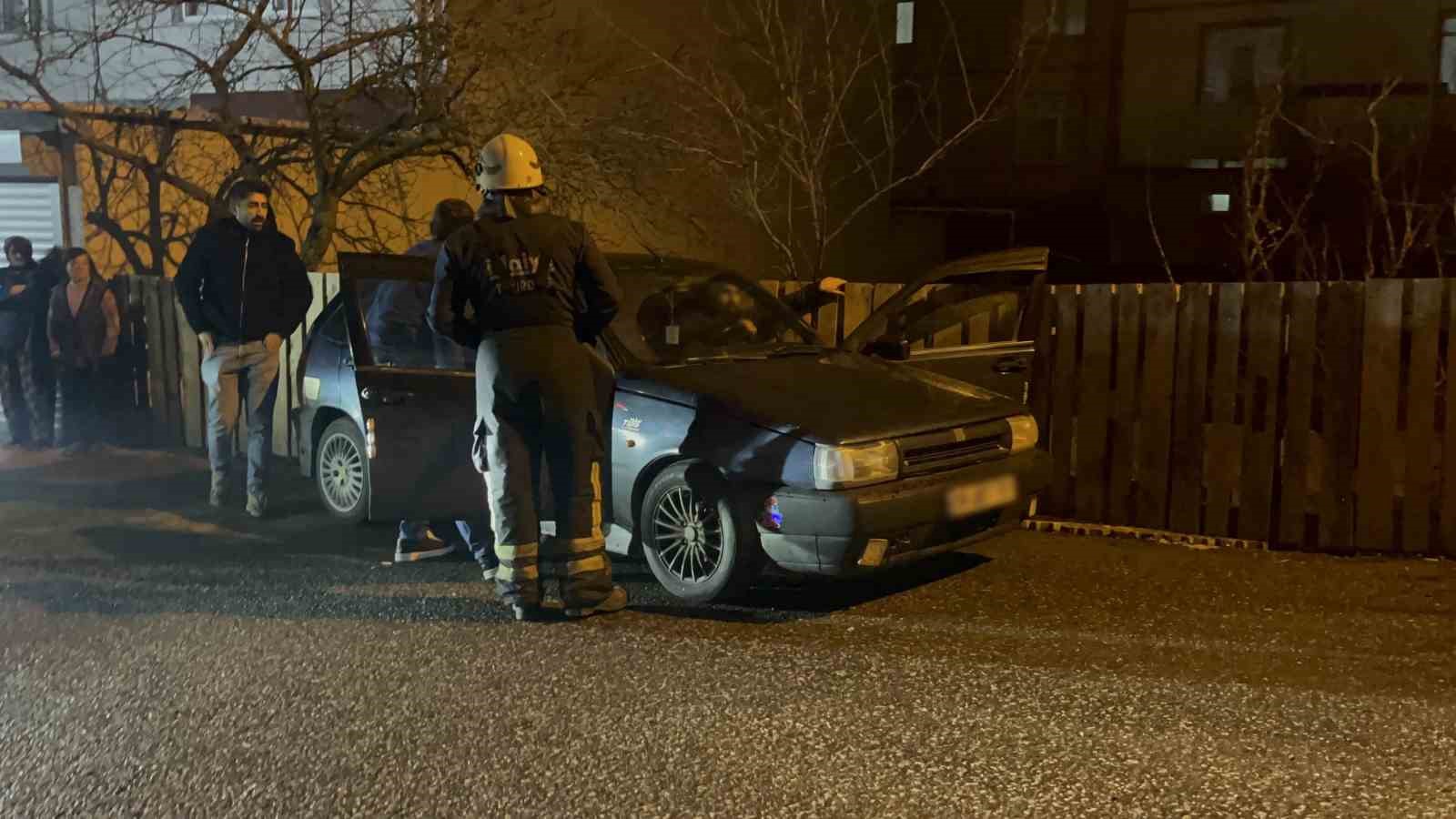 Tekirdağ’da otomobil bahçe duvarına çarptı