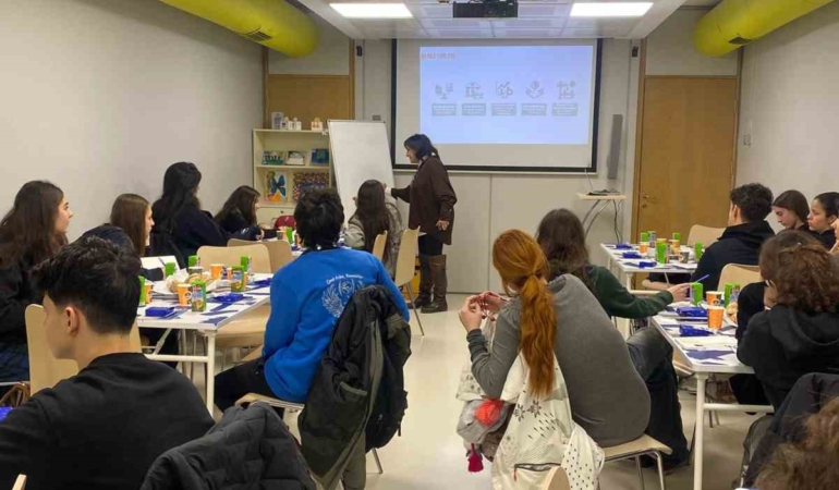 Lise öğrencilerine özel “İş’te Ekonomi” atölyeleri başladı