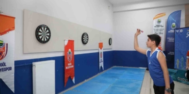 Öğrenciler dart turnuvasında kıyasıya mücadele etti