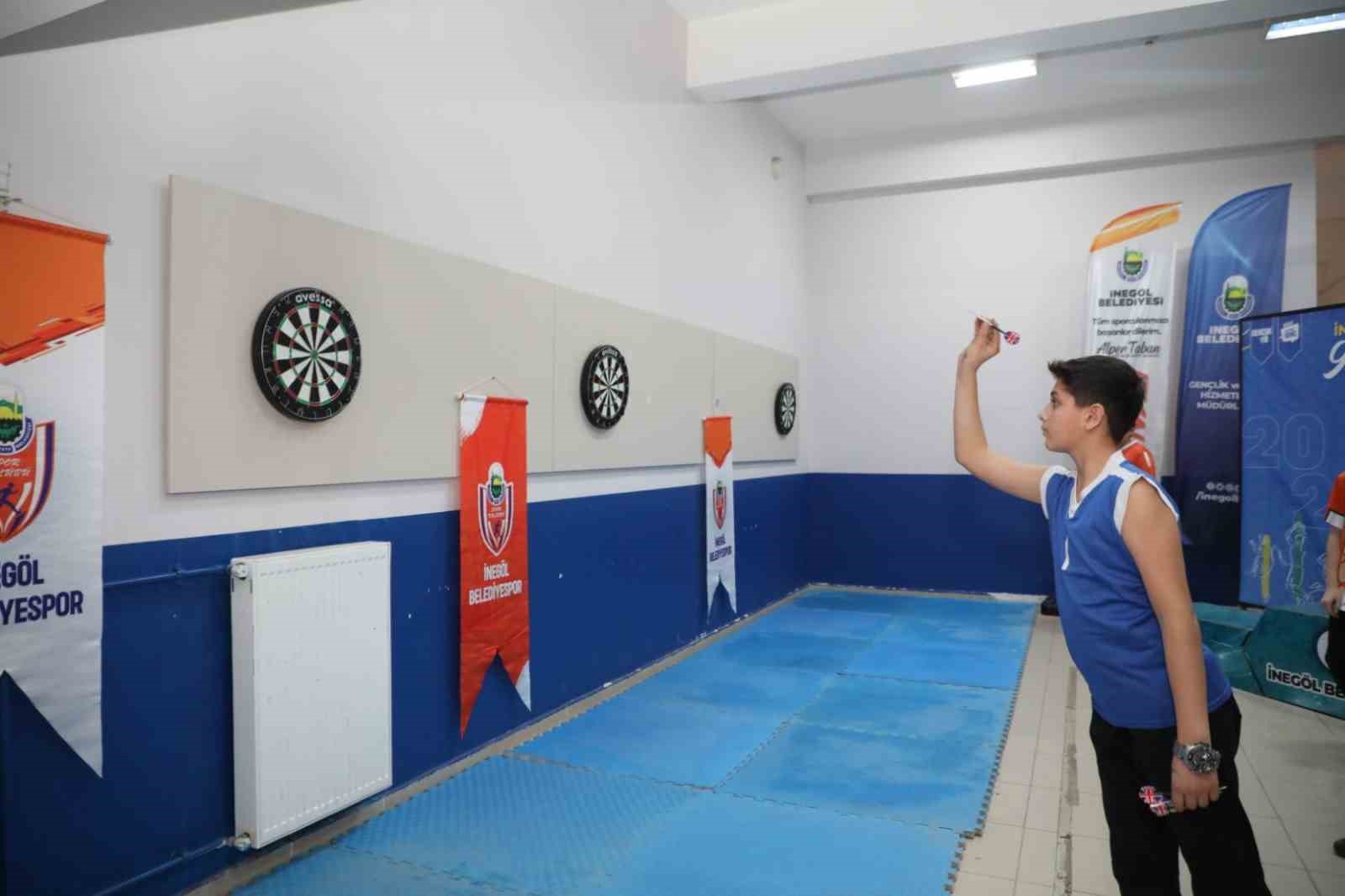 Öğrenciler dart turnuvasında kıyasıya mücadele etti