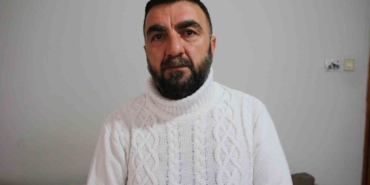 Buluştuğu kişiler tarafından ailesinin gözü önünde tekme tokat darp edildi, tehditler sürünce ailesiyle İstanbul’u terk etti