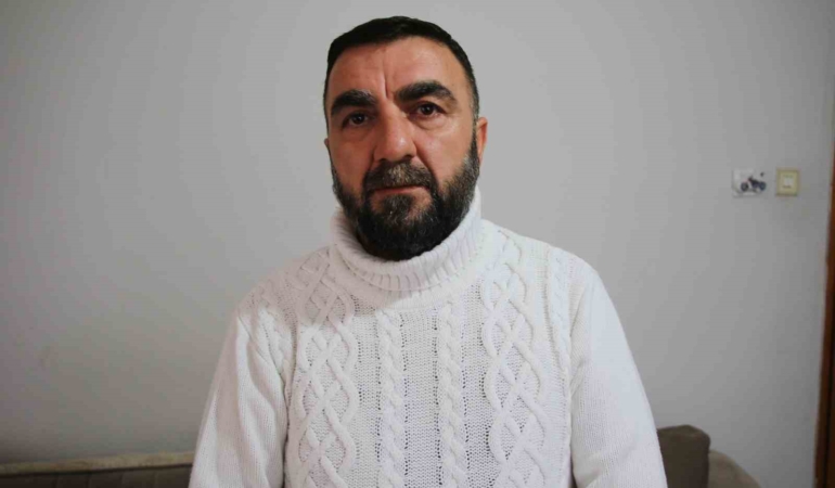 Buluştuğu kişiler tarafından ailesinin gözü önünde tekme tokat darp edildi, tehditler sürünce ailesiyle İstanbul’u terk etti