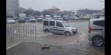 Sağanak yağış hayatı olumsuz etkiledi