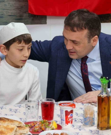 Geleceğin minik hafızları iftarda bir araya geldi
