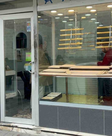 Eyüpsultan’da soyguncular soymaya çalıştıkları kuyumcuyu vurdu