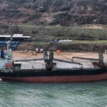 Sarıyer’de karaya oturan gemide dalgıçlar hasar tespiti yapıyor