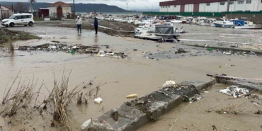 Çanakkale’de sağanak yağış nedeniyle Kepez çayı taştı