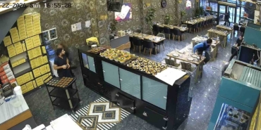 İftara saatler kala kebapçının tavanı çöktü, personel son anda kurtuldu