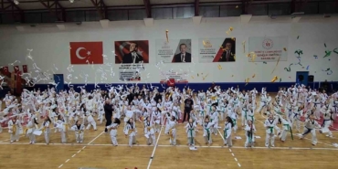 Gölcük’te 470 tekvandocu kuşak atladı