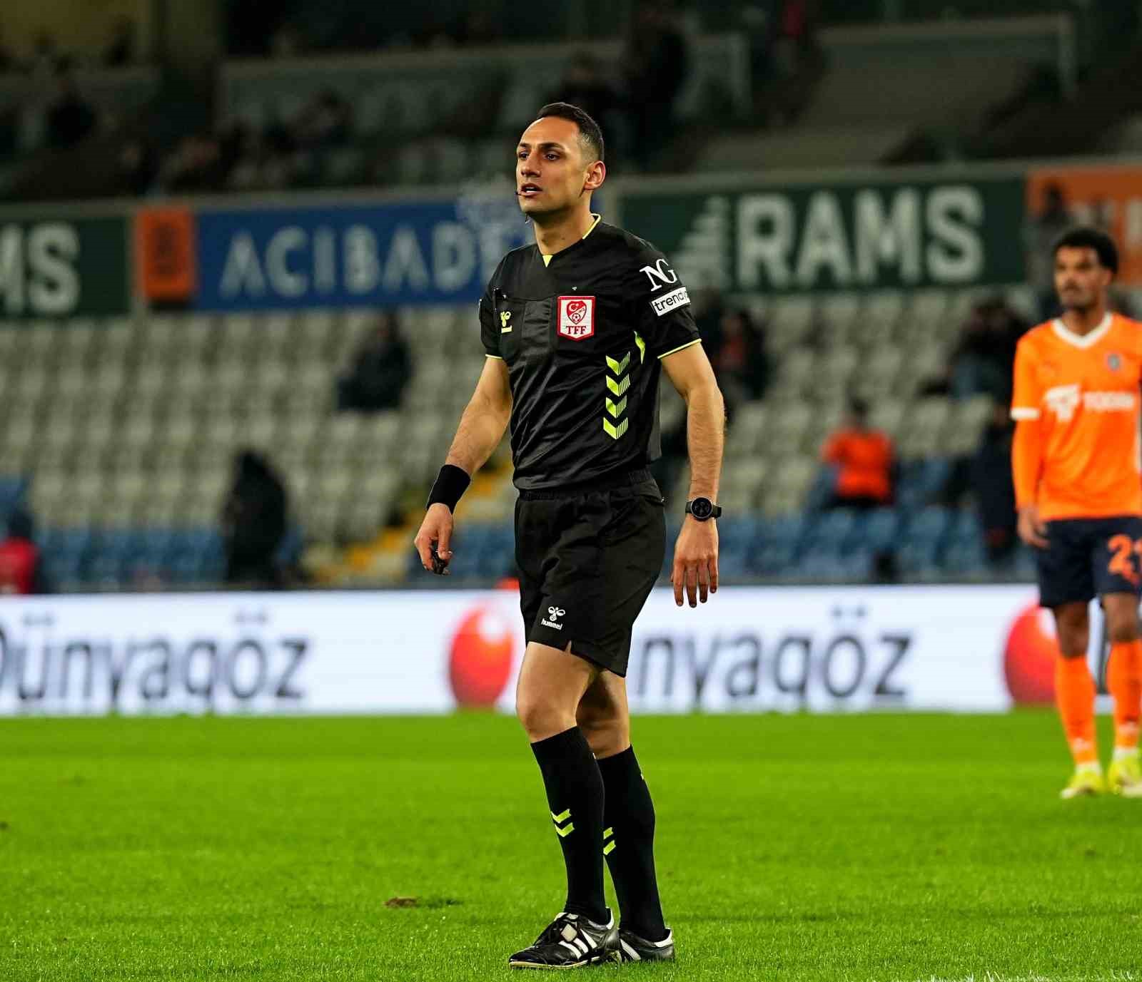 Trendyol Süper Lig: RAMS Başakşehir: 0 - Konyaspor: 0 (İlk yarı)