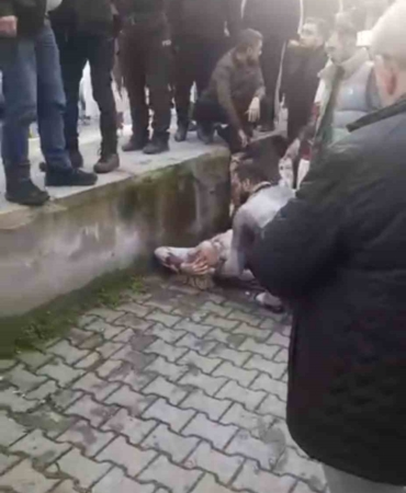 Dükkanının önünde uğradığı silahlı saldırıda yaralandı