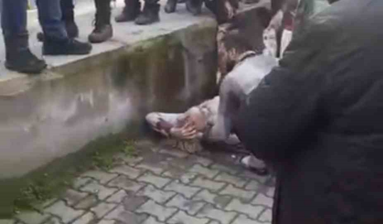 Dükkanının önünde uğradığı silahlı saldırıda yaralandı