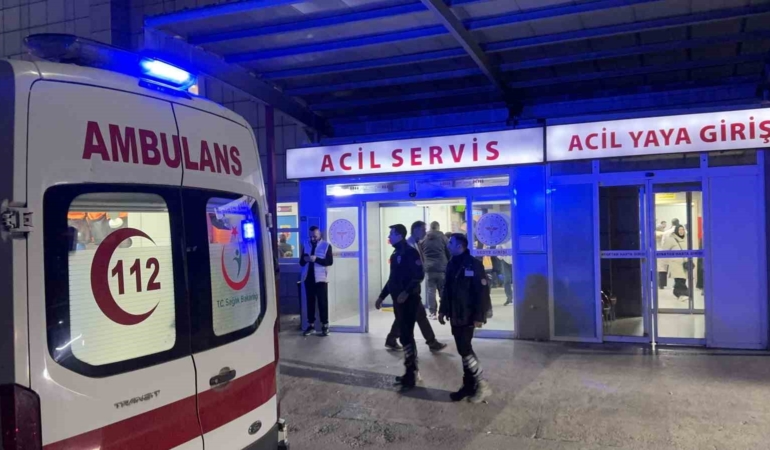 Bursa’da parkta çıkan tartışmada kan aktı, sırtından bıçaklanarak yaralandı