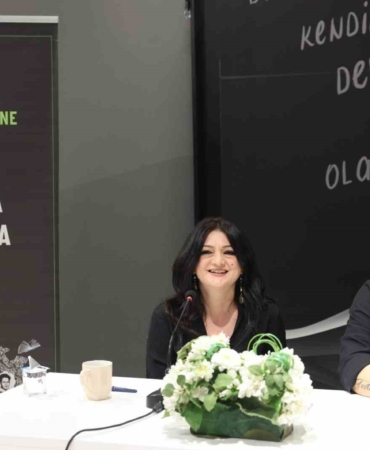 Seray Şahiner, son romanını doğduğu şehir Bursa’da anlattı