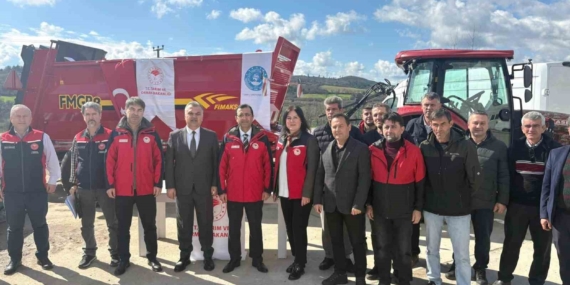 Çanakkale’de katı gübre dağıtma makinaları işletmelere teslim edildi
