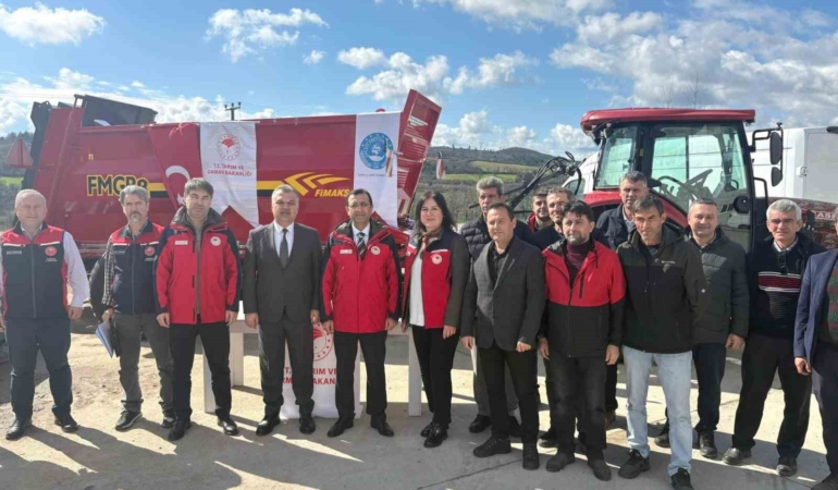 Çanakkale’de katı gübre dağıtma makinaları işletmelere teslim edildi