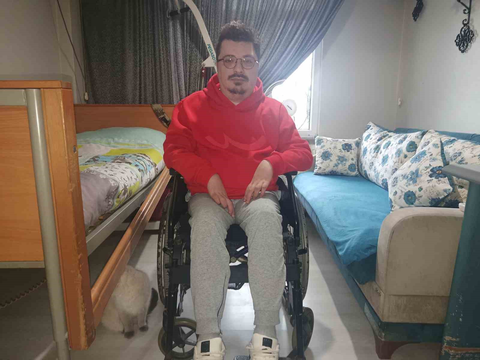 Omurilik felci geçiren "Stikman" lakaplı Günal Şen, Elon Musk’un tedavisiyle tekrar yürümek istiyor