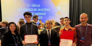 Balıkesirli öğrenciler Bursa’dan iki ödülle döndü