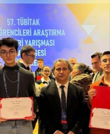 Balıkesirli öğrenciler Bursa’dan iki ödülle döndü