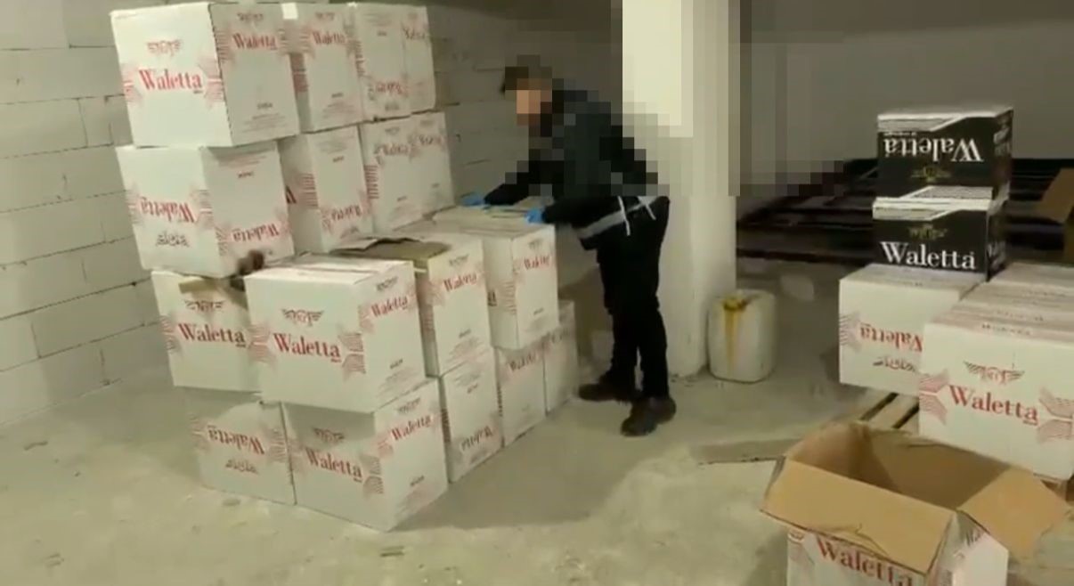 Kocaeli’de 500 bin lira değerinde kaçak tütün ve makaron ele geçirildi