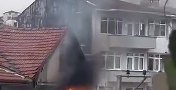 Evde çıkan yangında elektrik kabloları patladı